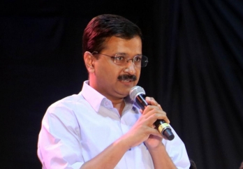 Kejriwal offers Rs 1 cr to late corona warrior's family